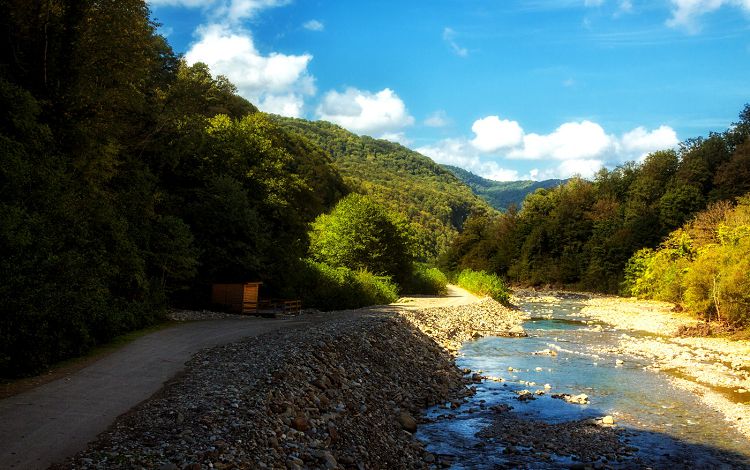Долина реки Аше является общепризнанным туристическим маршрутом