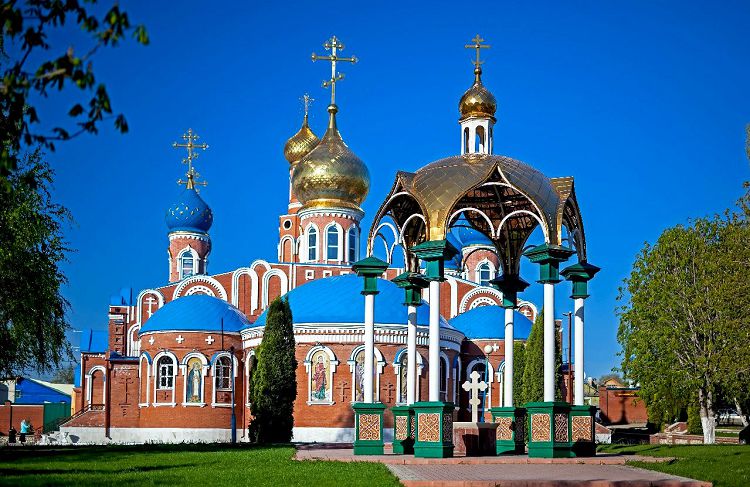 На основе Воскресенского прихода выросла монастырская территория