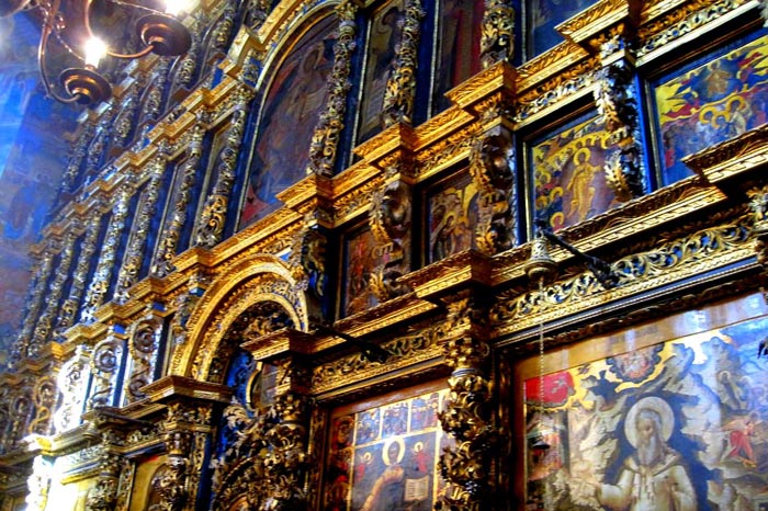 Фрагмент иконостаса Рождественской церкви с древними иконами