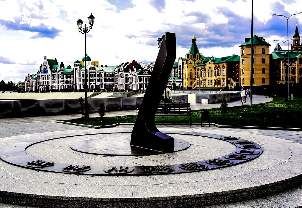 Солнечные часы Воскресенской набережной работают только при наличии солнца