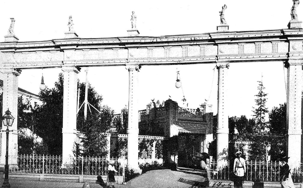 К концу 19 столетия на месте выставки был организован сад для увеселений публики