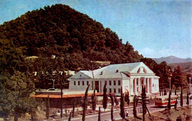 Объект советской эпохи 60-х годов - Дом культуры в Дагомысе