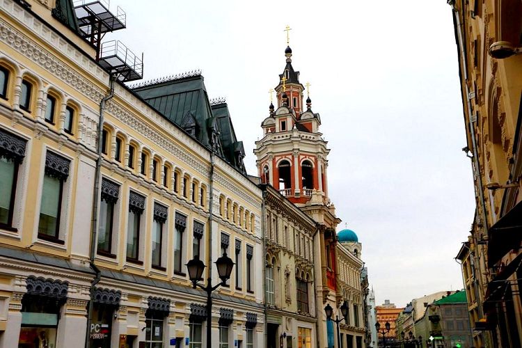 К концу 19 столетия монастырь обзавелся двумя прекрасными доходными домами