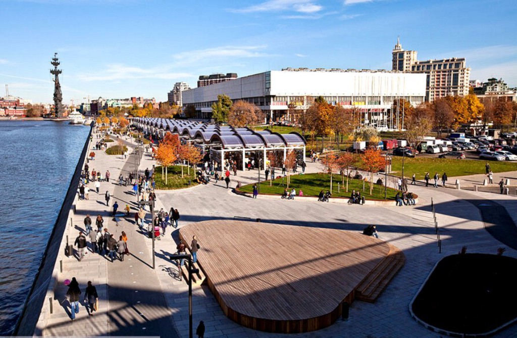 ЦКПО им.Горького начинается от Памятника Петру Первому территорией "Музеона"
