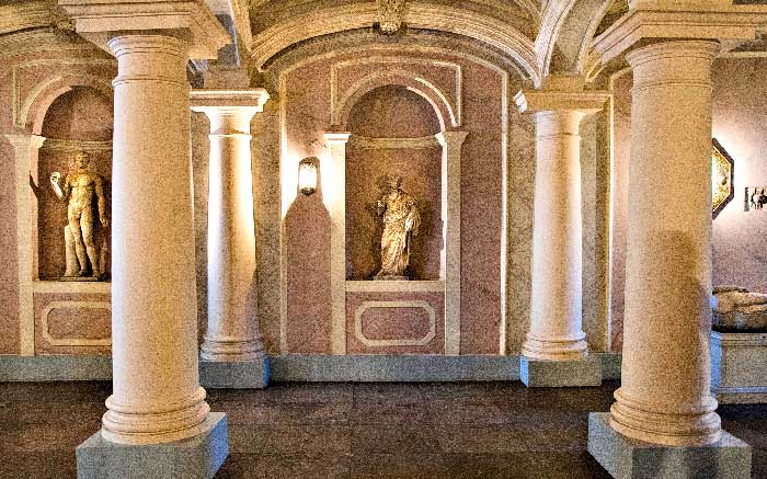 Большие сени Меншиковского дворца