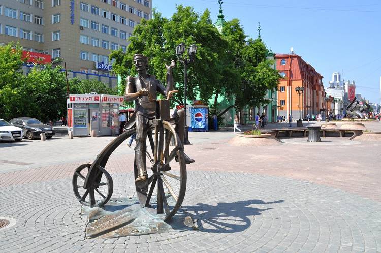 Памятник изобретателю велосипеда