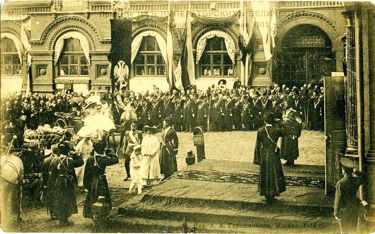 Посещали часовню и сильные мира сего, например, император Николай Второй с супругой