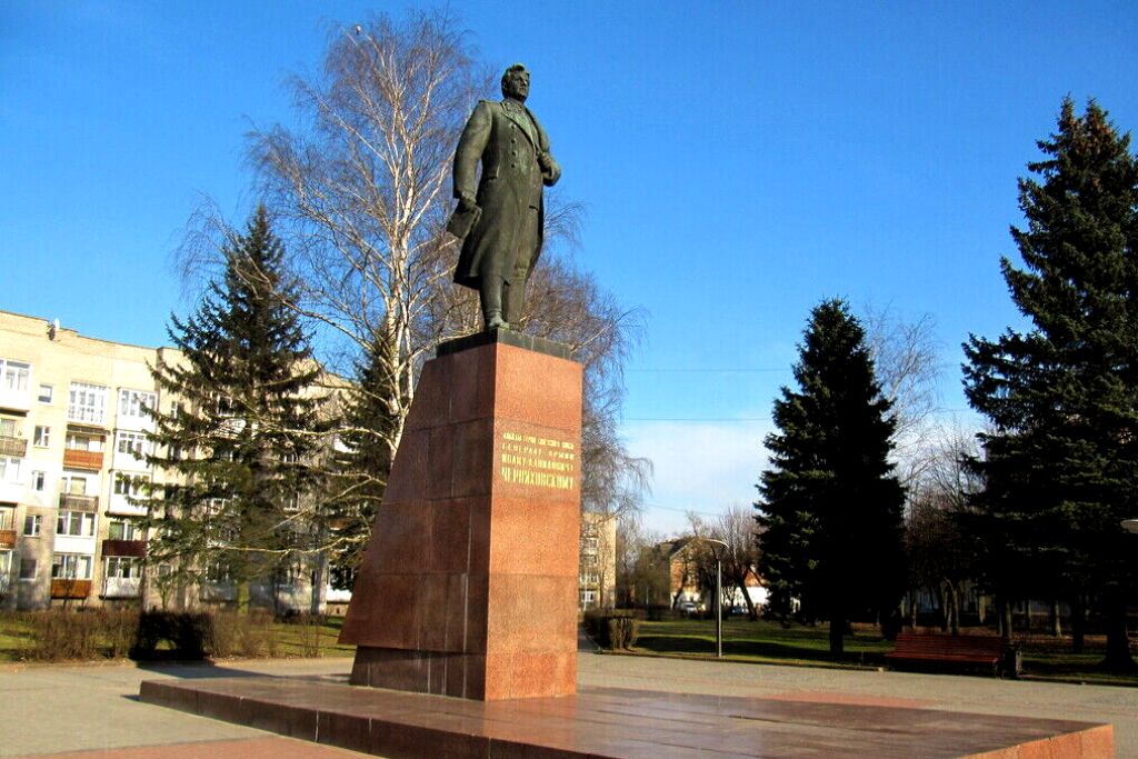 Памятник И.Черняховскому один из главных памятников советского периода истории города
