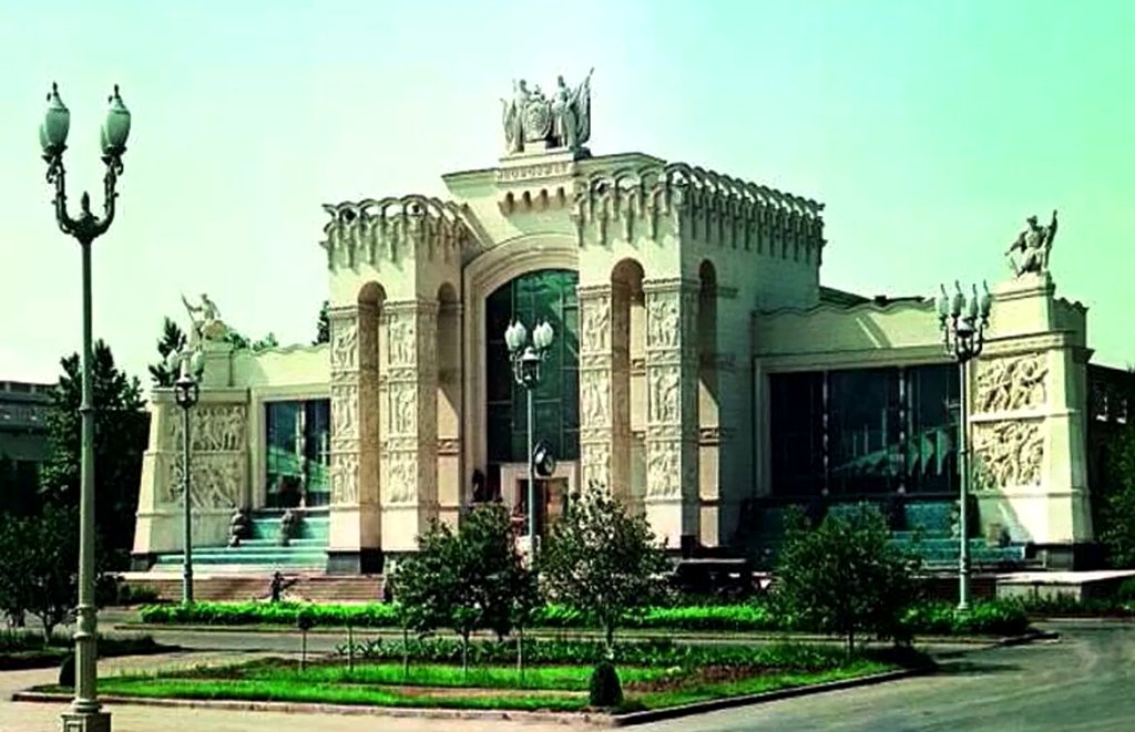 15 Павильон строился как "Поволжье", потом он стал "Радиоэлектроникой"