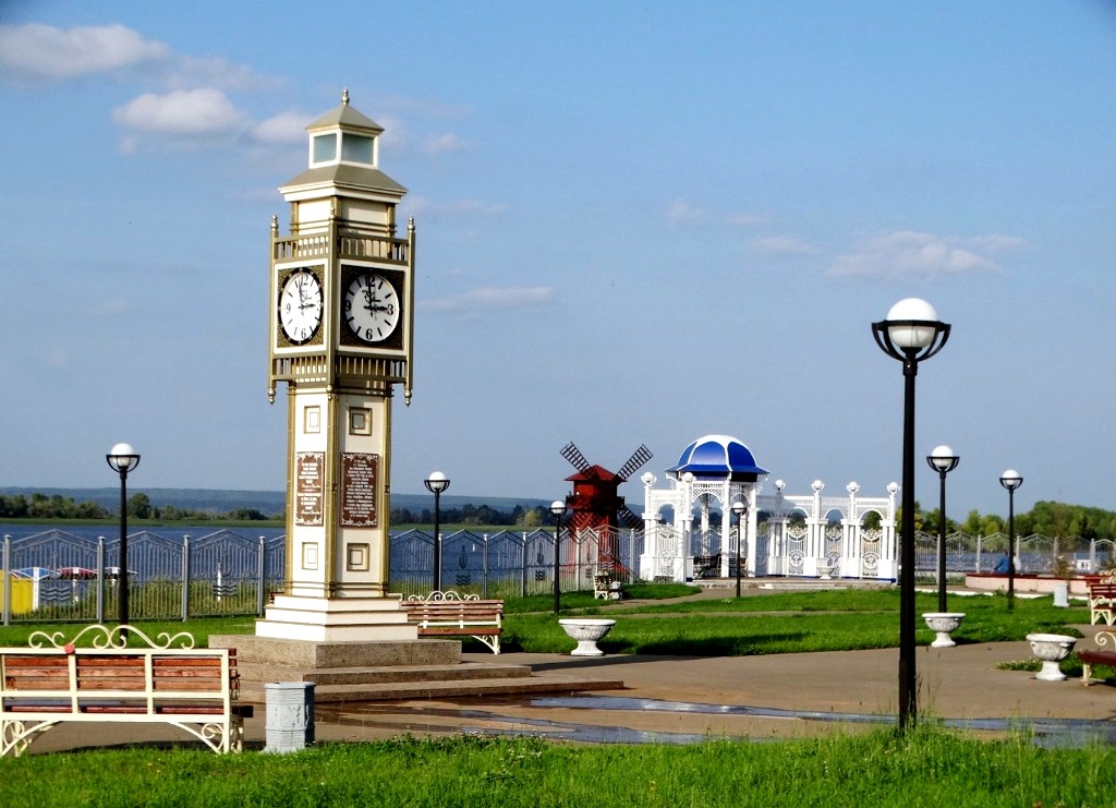 В центре Набережной чистопольцы установили свой Биг Бен В центре Набережной чистопольцы установили свой Биг Бен
