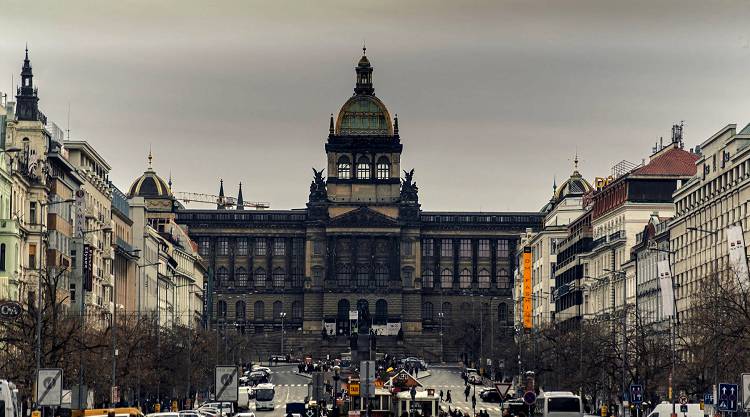 Вацлавская площадь с Национальным музеем - популярное место Нового города
