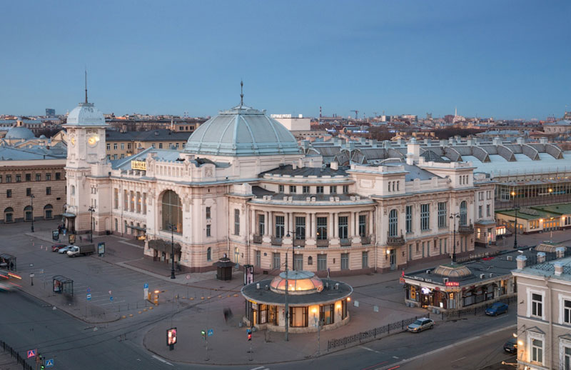 Витебский вокзал в Сакнт-Петербурге