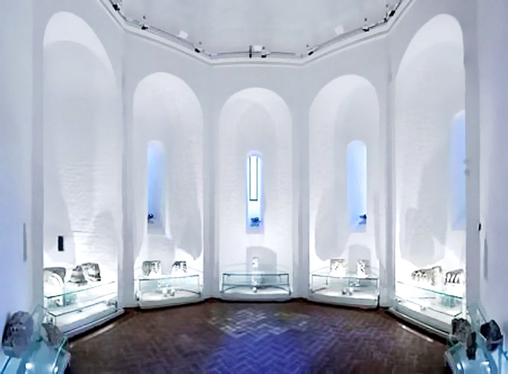 Музейные экспонаты помещены в аутентичной среде строения Колокольни