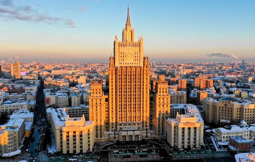 Высотка МИД, выходящая на Садовое кольцо, соединена с домом 57 улицы Арбат
