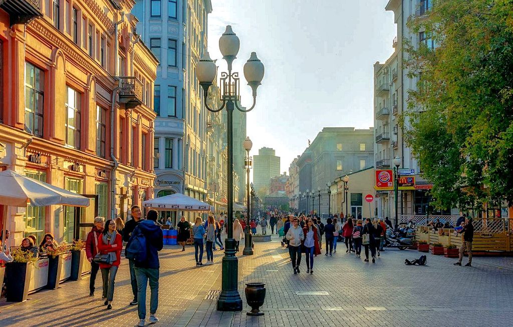 Каждый из арбатских домов может рассказать интересные истории о своих владельцах или жильцах