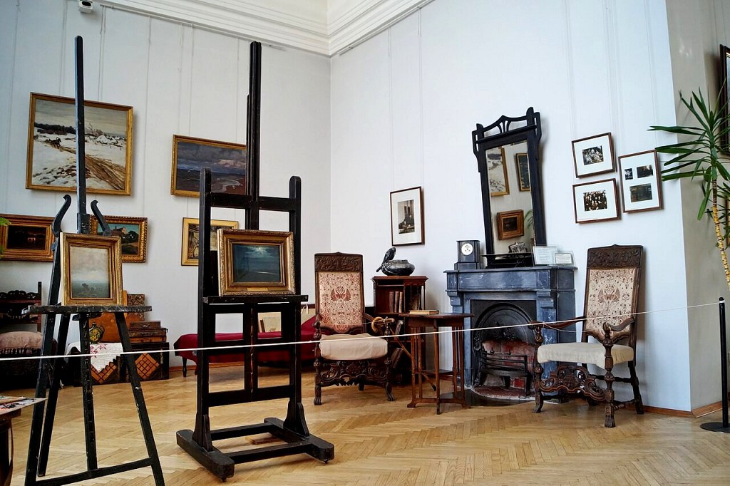 Есть в Питере и мемориальные музеи художников, как например, квартира Куинджи