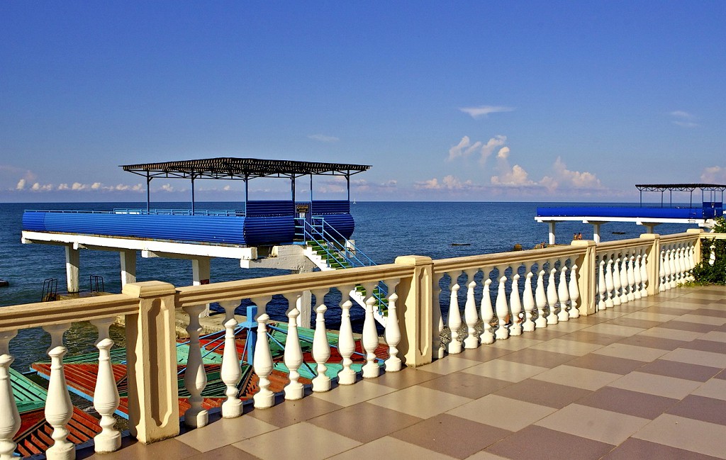 Пройти на пляжную территорию "Эдем" можно за небольшую плату