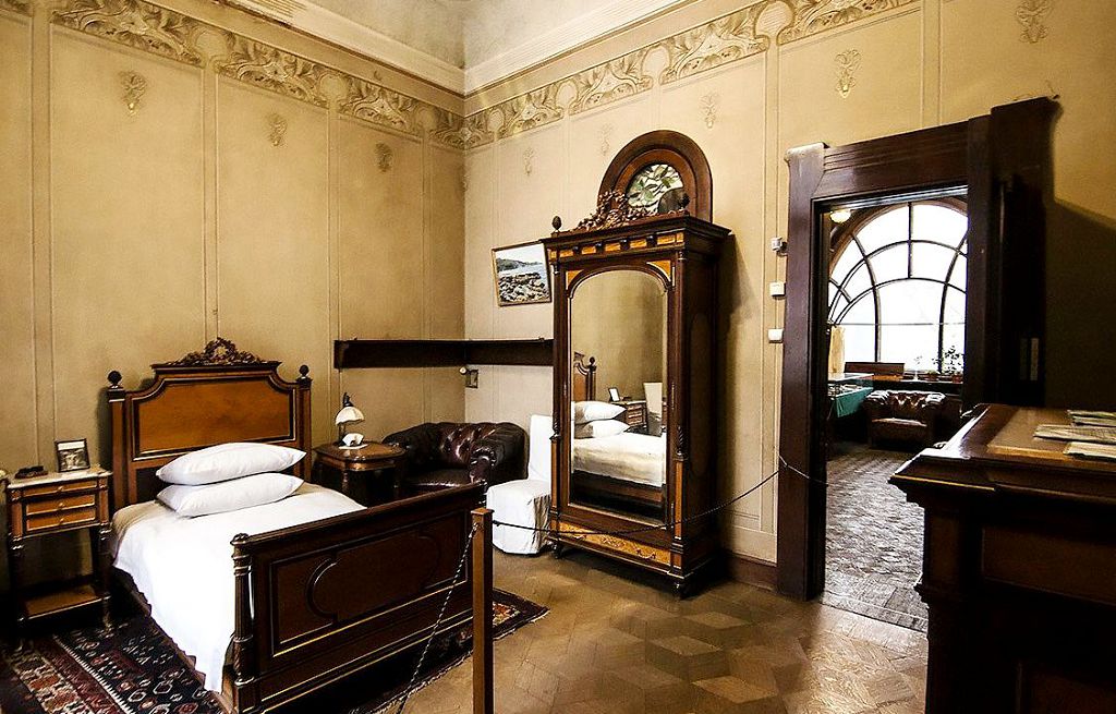 Спальня Горького была местом отдыха и вечернего чтения