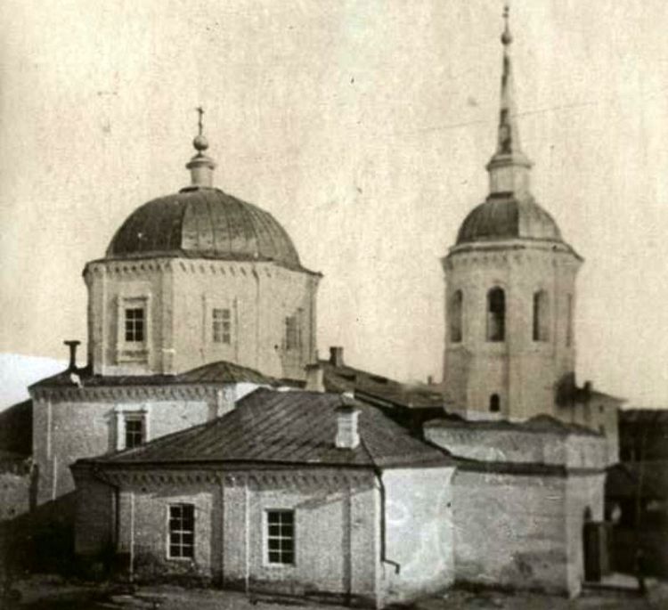 Старейший храм 17 века - Преображенский - был уничтожен в 50-х годах 20 века