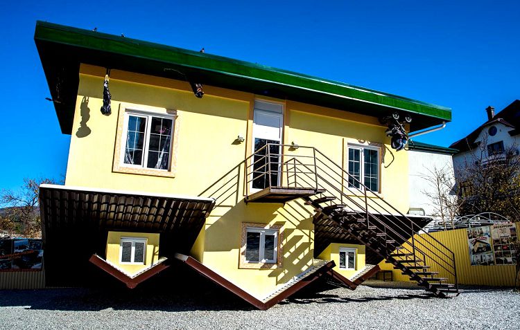 Погулять внутри такого дома более чем интересно