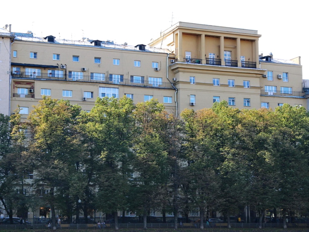 Дом № 5 в Малом Патриаршем переулке был построен для работников авиапромышленности Дом № 5 в Малом Патриаршем переулке был построен для работников авиапромышленности