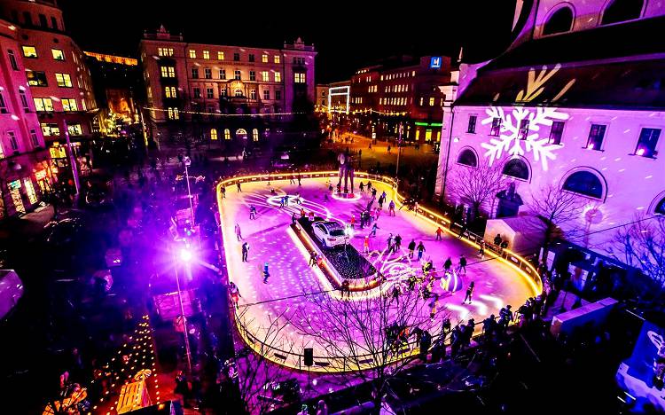 Хоть ненадолго надо сходить на Каток на Фруктовом рынке