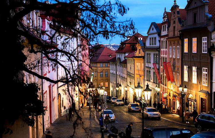 В зимний период улочки Праги не заполнены туристическими группами