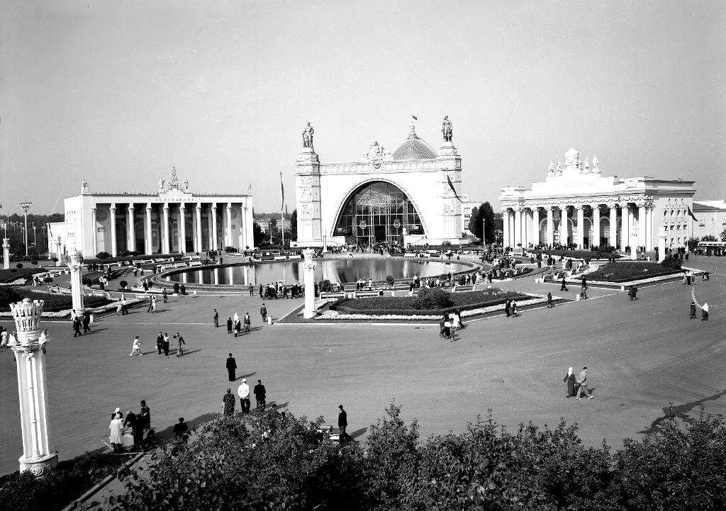 Так стал выглядеть Павильон "Машиностроения" в середине 50-х годов 20 века