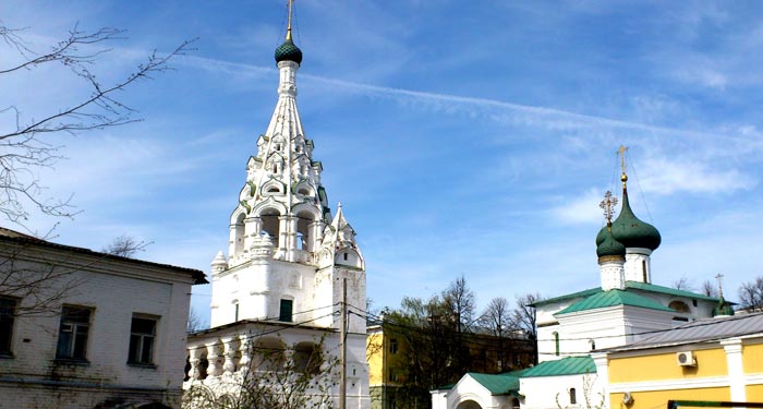 Декор колокольни Храма Рождества Христова с башенками