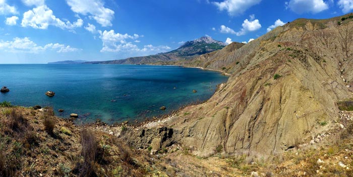 Природные красоты около Лисьей бухты впечатляют своей живописностью