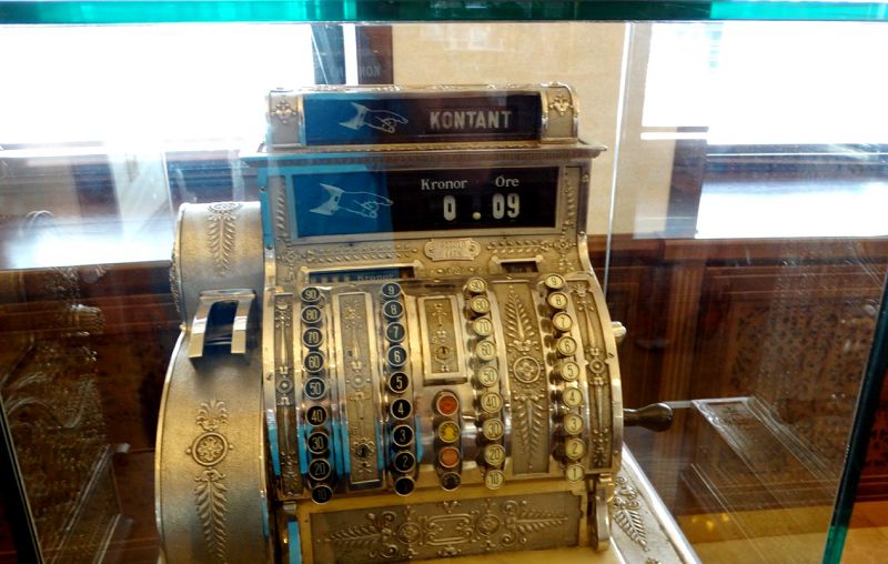 Сохранившиеся исторические экспонаты аптеки многое могут рассказать