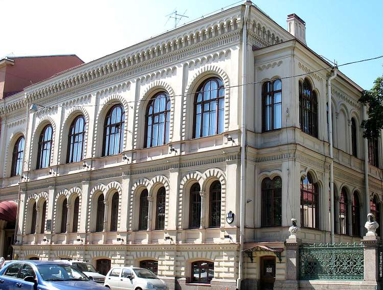 Дом с маврами один из интересных объектов Конногвардейского бульвара