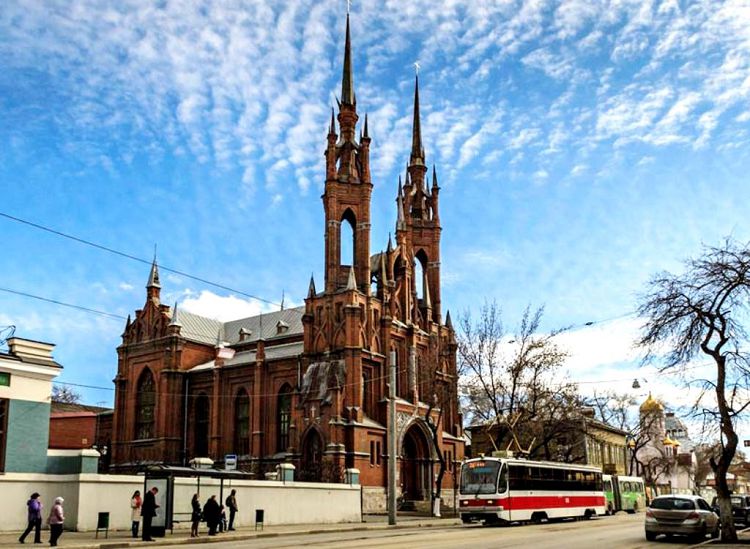 Католический костел - одна из популярных храмовых достопримечательностей города