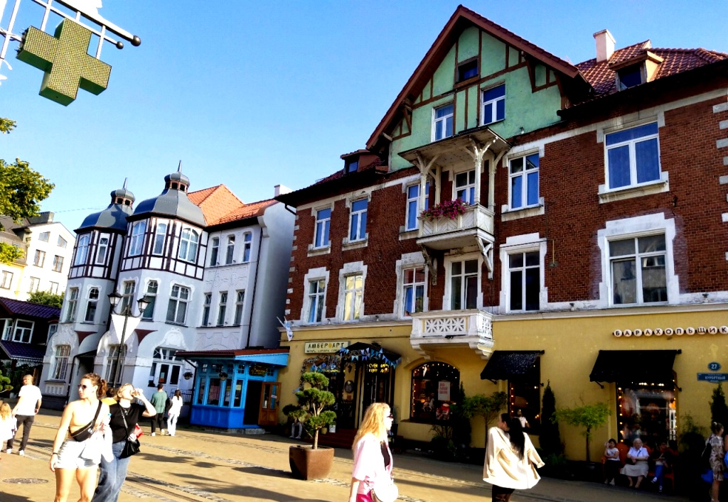 Первый этаж дома 27 когда-то занимала известная Аптека "Адлер"