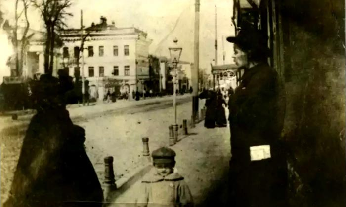 М.Горький на улице Нижнего Новгорода в нач.20 века