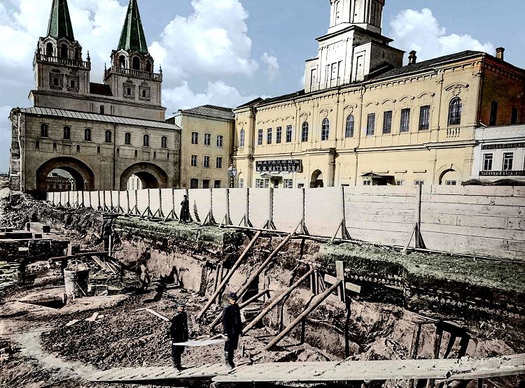 После того, как Ратуша была снесена, началось строительство Исторического музея