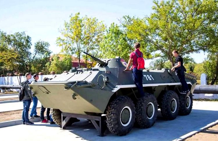 Сквер военной техники является по сути музеем под открытым небом