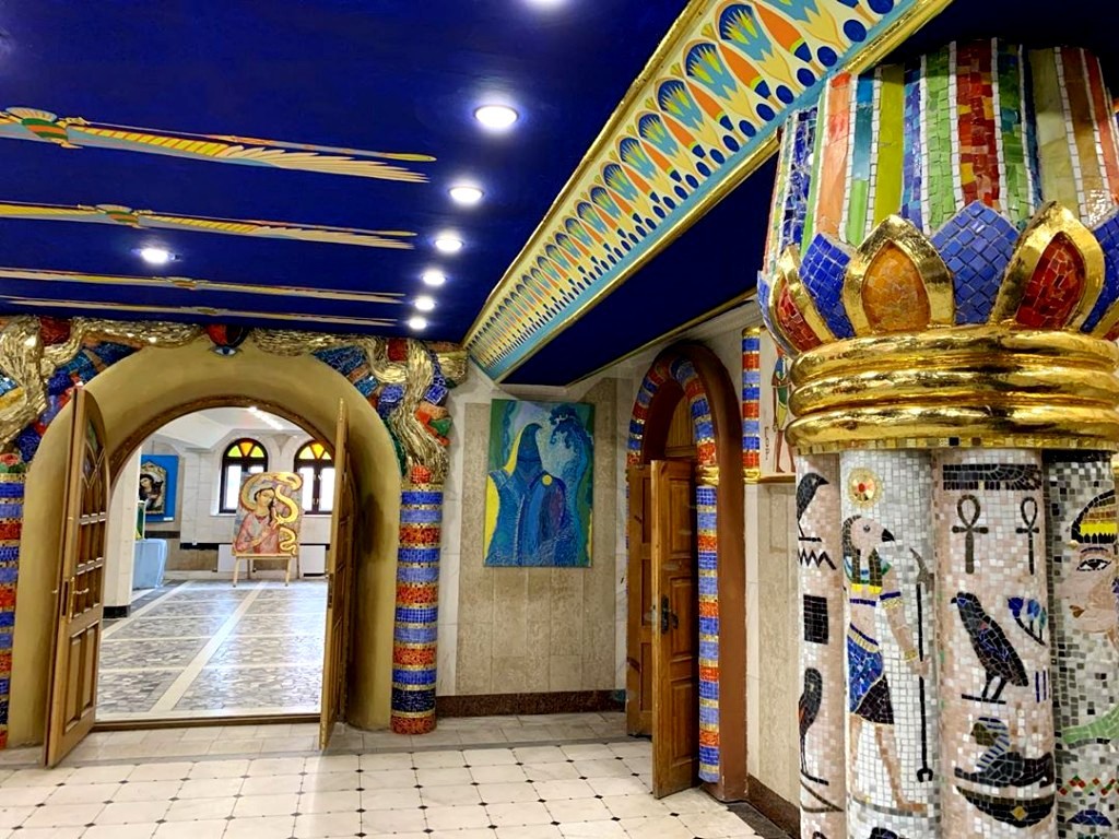 Уже созданные и оформленные залы были признаны просто мастерской художника