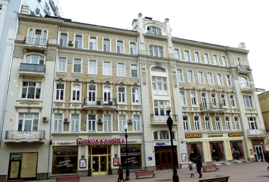 В оформлении дома № 29 можно увидеть сохранившиеся элементы стиля модерн