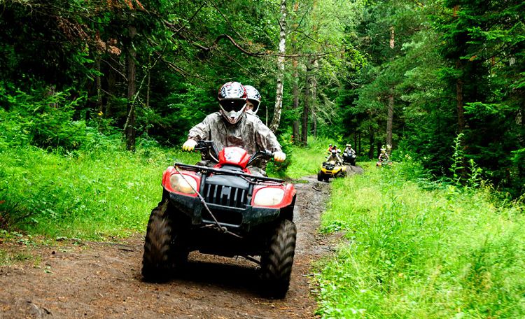 Экскурсии по окрестностям возможны на лошадях или квадроциклах