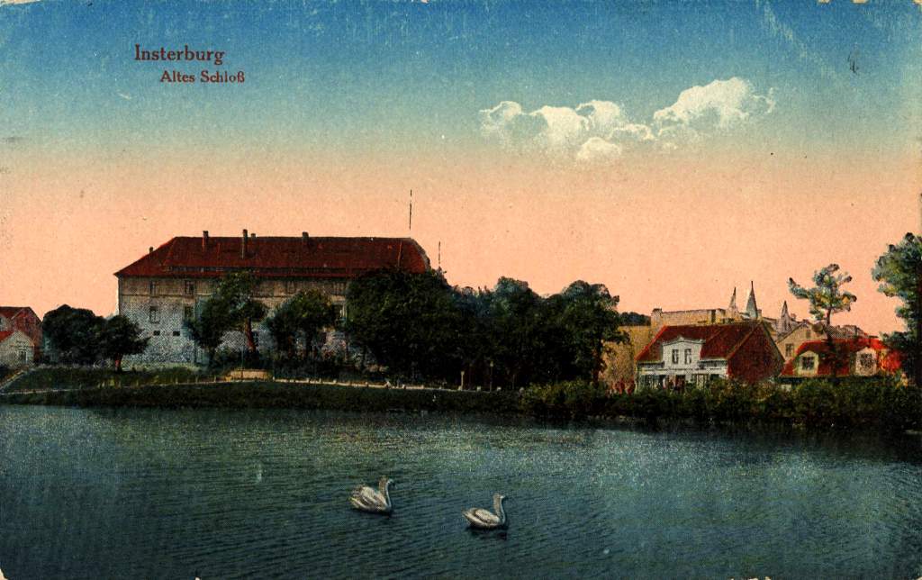 С 16 века город Инстербург начал застраиваться в другой стороны Замкового озера
