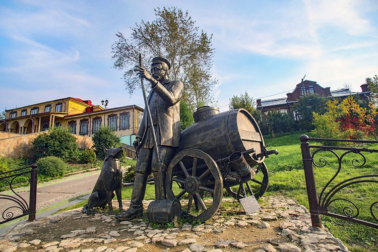 Памятник Водовозу