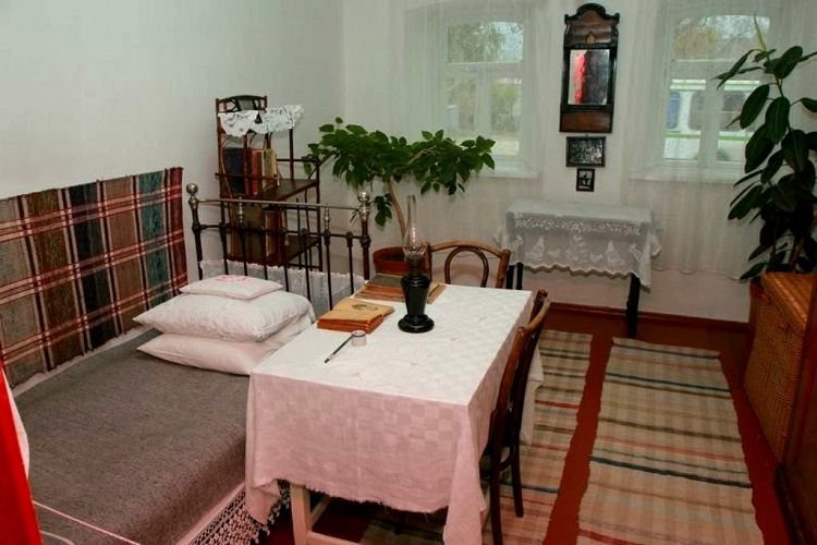 Музей Н.Островского небольшой, но очень уютный и оформленный с большой любовью