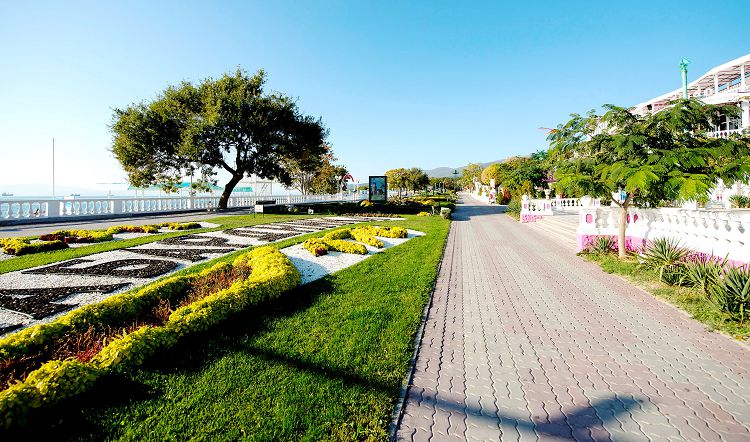 Набережная Кабардинки мало отличается от набережной Геленджика