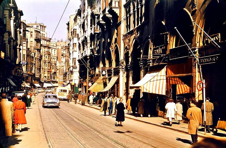 К середине 20 века архитектурный образ Истиклял был оформлен окончательно