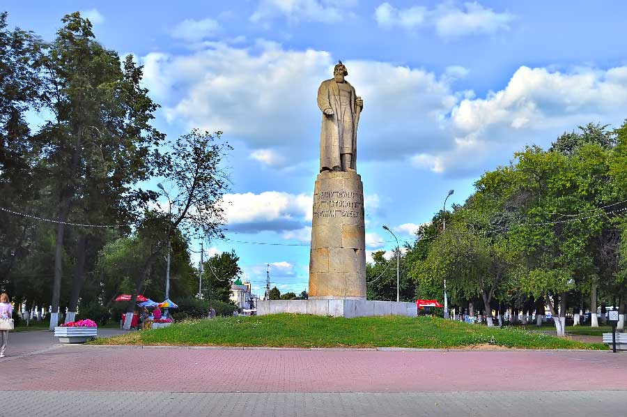 Памятник сусанину в костроме фото