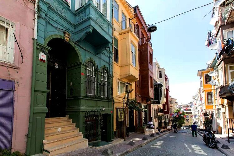 Застройка района была плотной и улочки оставались узкими