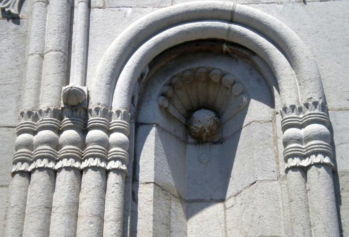 Арочные фрагменты храмового декора Церкви Св.Нины Арочные фрагменты храмового декора Церкви Св.Нины