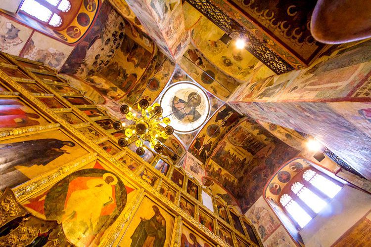 Храмовая роспись периодически восстанавливалась и радовала глаз посетителей