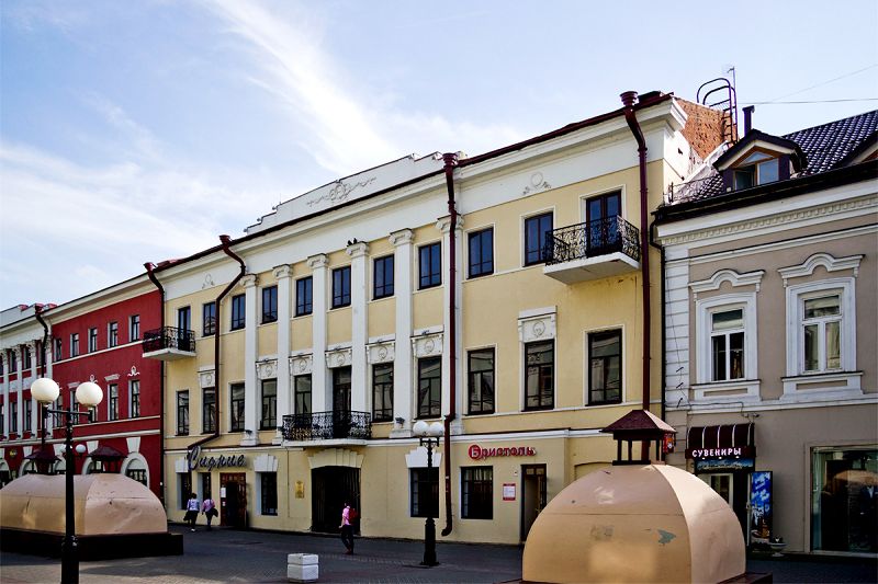 С 18 столетия дома Большой Проломной улицы возводились вдоль красной линии